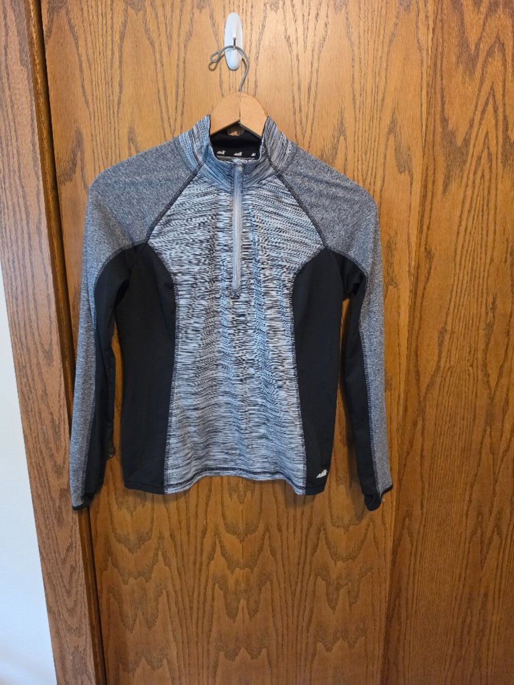 Avia Womens zippered Pullover Sweatshirt Black M 8-10